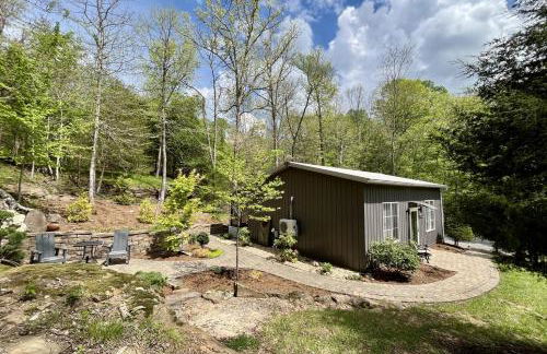 Romantic Cottage w Hot Tub & Views - Photo 1