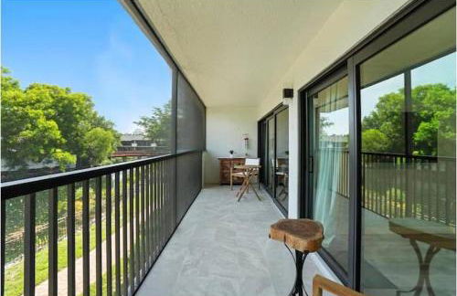 Beautiful Updates - Relaxing Views - Close to Pool - Foto 16