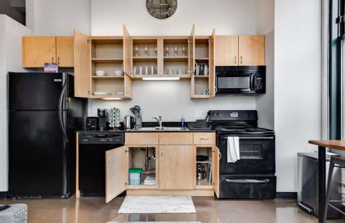 West Loop - City Views With In & Out Parking 6 - Photo 3