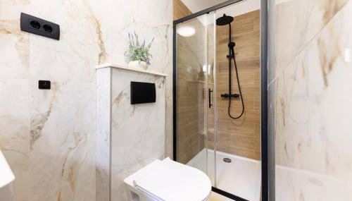 Antique Garden Villa - Foto 5, Shower
