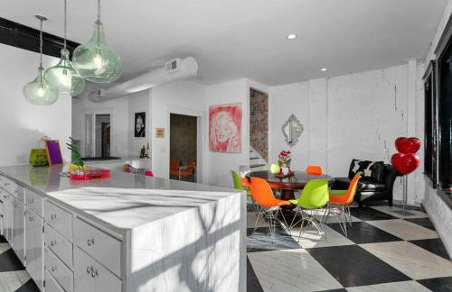 3 Bedroom Penthouse Downtown Close to Everything - Photo 26