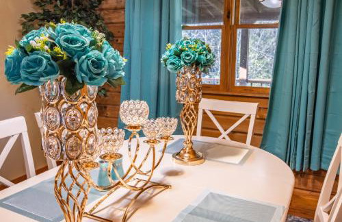 Ascension Cabin - hot tub, fire pit, babbling brook - Foto 23