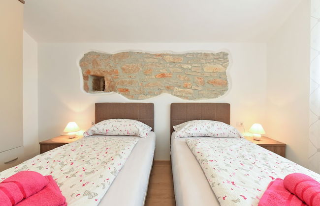 House 1735 - Photo 10