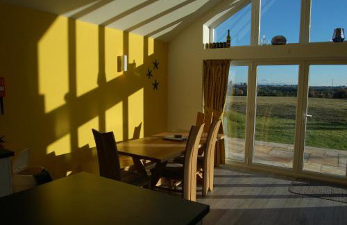 Beautiful, Modern Villa 5 mins walk from the Stunning Bay at Trearddur - Photo 5