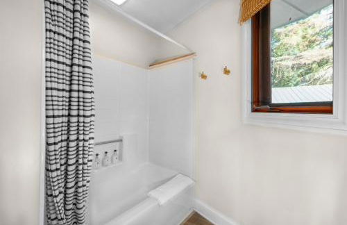 Cozy Retreat HotTub, FirePit, Arcade Fun & Dogs! - Foto 61