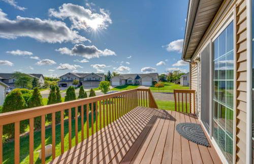 Luxury Prairie Retreat 5 Min from Madison! - Photo 2