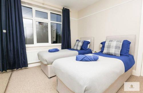 Modern 4-Bedroom 2-Bathroom with Off Road Parking in Great Sankey by Amazing Spaces Relocations Ltd - Foto 5