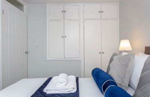 Castle View - 2 Bed Stylish Coastal Port Solent Retreat with Views! Parking, Sleeps 6 - LONG TERM STAY WINTER SPECIAL OFFER- By Blue Puffin Stays - Photo 27