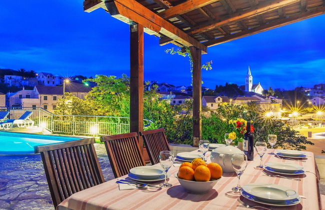 Villa in Sumartin Near Beach & Private Pool - Photo 11