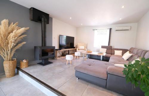 beautiful provencal mas with pool in barbentane, close to avignon, sleeps 8. - Photo 4