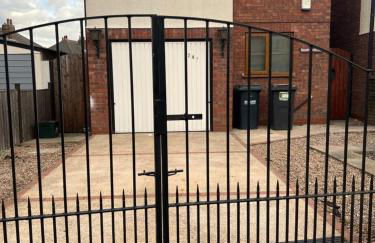 Entire -4 Bedrooms Detached House with Driveway - Foto 5