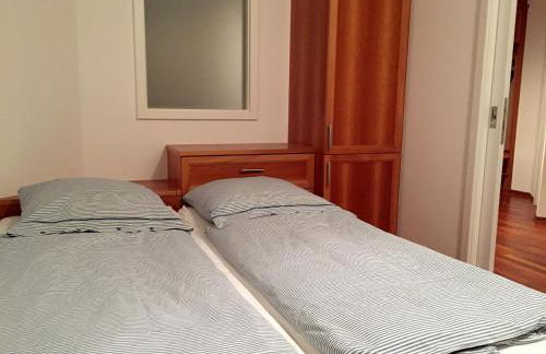 Ferienwohnung Seeblick - exklusive Wohnung in erster Reihe mit Balkon und Seeblick - Photo 8