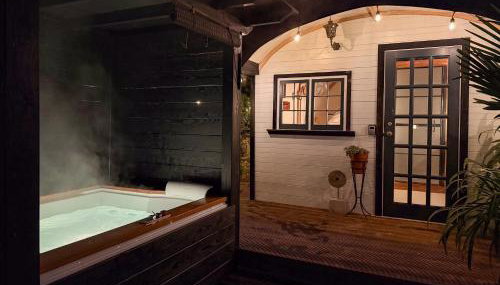 The Cabana Luxury Award Winning Tiny Home with Hot Tub and Private Garden 2 mins Walk to Ryde Beach - Foto 1