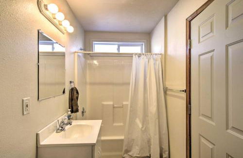 Lakefront Eatonville Cabin with Dock and Mtn Views! - Foto 16