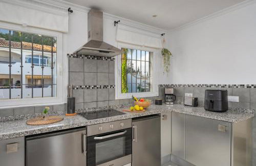 Two bedroom, two bathroom, balcony, pool area, view - Photo 28