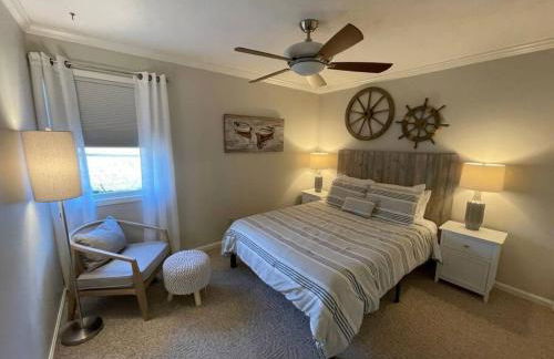 Beautiful Waterfront with Dock Firepit Hot tub - Foto 31