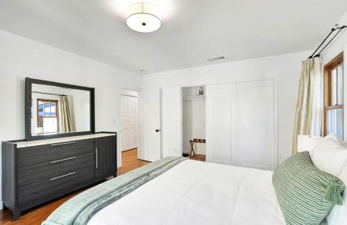 Charming 2BR 2BA Los Angeles Home with Character - Foto 28