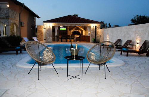 Holiday home Bevanda - Photo 4