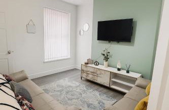 4-Bedroom House sleeps 9 in Liverpool Perfect for Contractors - Free Parking - Fast WiFi - Fully Equipped Kitchen - Hosted by By Hinkley Homes Short Lets & Serviced Accommodation - Foto 3