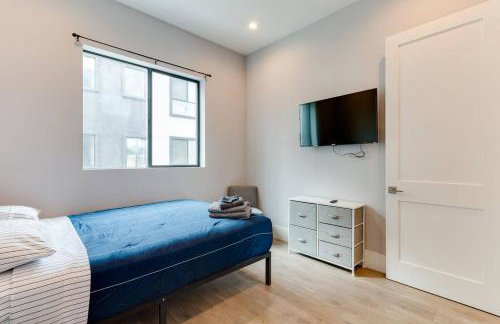 Luxury Modern 4 bedroom 3 Bath Home With Rooftop Deck #3 - Foto 36
