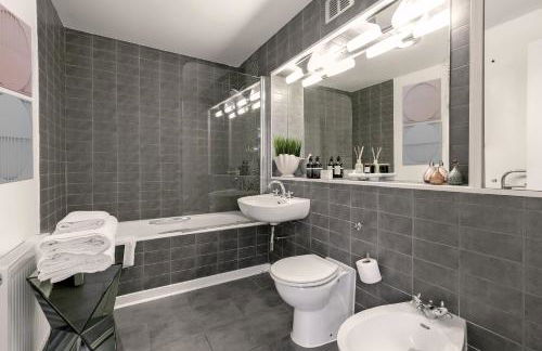 Divine Views from a Breathtaking LuxXe City Penthouse for a Gracious Life Style - Photo 15