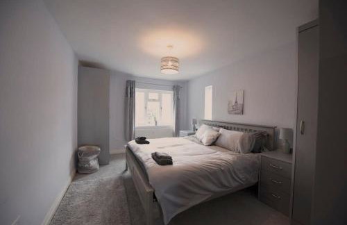 Luxury 6 bedroom house with parking - Northwood - Foto 16