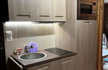 Appartement domaine la Clusaz Manigod avec terrasse sur les pistes de ski - Photo 10