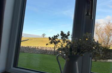 Thors Cave Cabin, Peak District - Photo 20