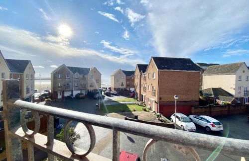 Sea Escape The Tardiis Beachfront location Aberavon beach Sea Views Driveway parking - Foto 1