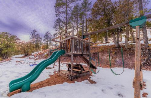 Cabin #6 Bobcat Bunkhouse - Pet Friendly - King Bed - Sleeps 4 - Photo 23