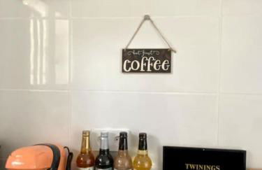 Pool Oasis with Mountain Views - Foto 29