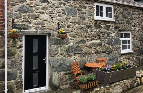 The Grooms Cottage - Photo 1