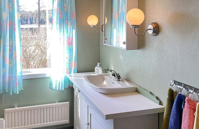 Lakefront Cottage in Torsebo - Foto 12