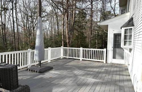 Spacious 6Bed Woodland Retreat with Movie Room & Deck - Foto 14