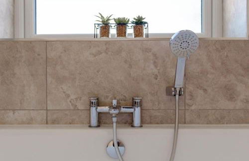 Luxury Isla Cottages Bourne, Dog Friendly with Garden, Parking, Countryside Views, Family Holidays & Easy Access to Town - Foto 71