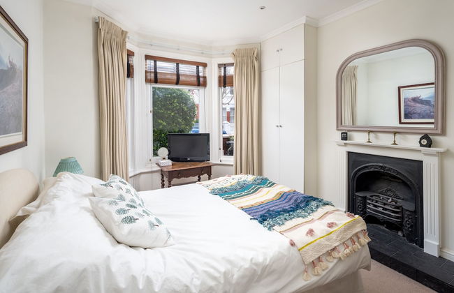 JOIVY Homely 2 Bed Riverside Flat with Patio in Hammersmith - Foto 4