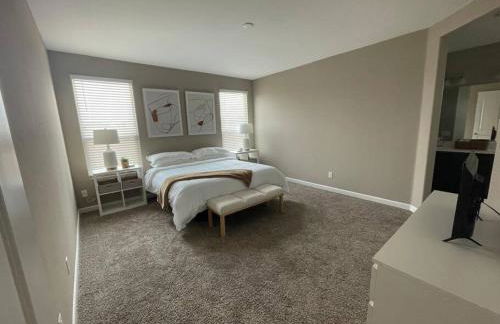 Spacious, Family-Friendly Home - Photo 31