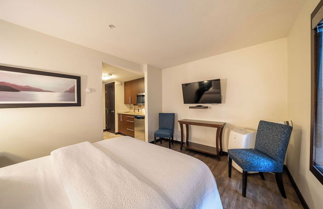 Sunrise Ridge Waterfront Resort - Photo 30