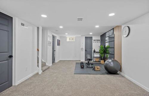 Luxury 5BR Cincinnati, Sleeps 12, Crib, Home Gym, Fenced Backyard - Foto 42