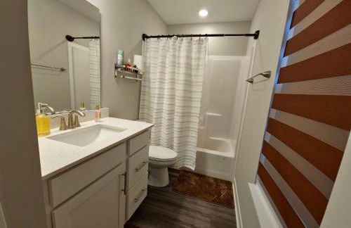 Cozy 5 bedroom and 4 bathroom - Foto 26