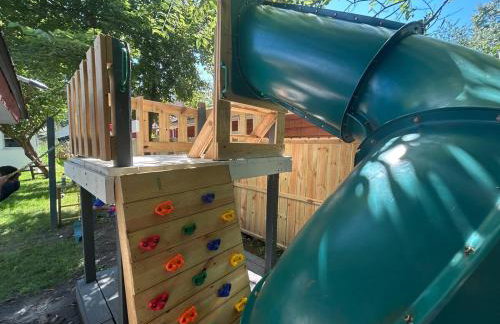 Spacious 3 Bedroom Home with Game Room and Parking - Foto 12