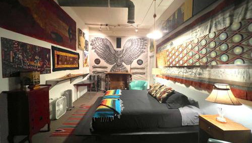 SPACE CASTLE: a 1950s Gas Station transformed into an Art Themed Wonderland - Foto 5