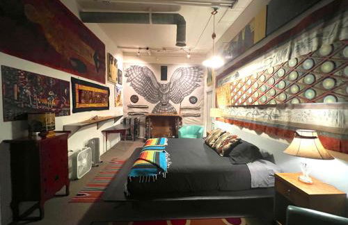 SPACE CASTLE: a 1950s Gas Station transformed into an Art Themed Wonderland - Foto 5