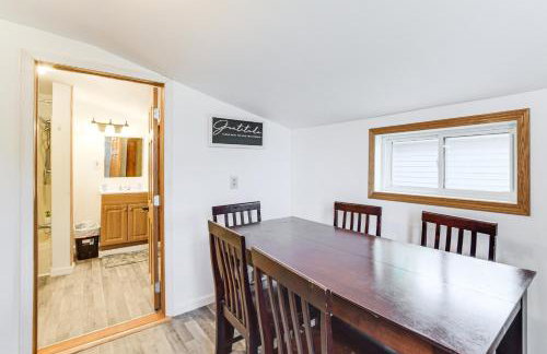 Serene Devils Lake House with Deck and Fire Pit! - Foto 7