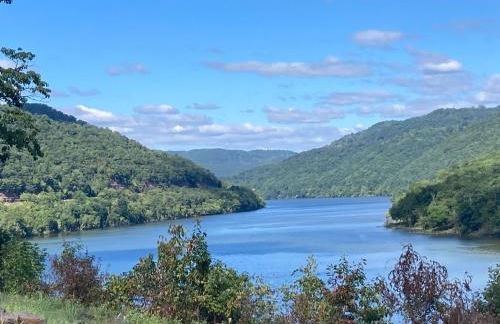 Historic cabin off I-77, views, antiques, Wi-fi, wonderful experience for 2! - Foto 58