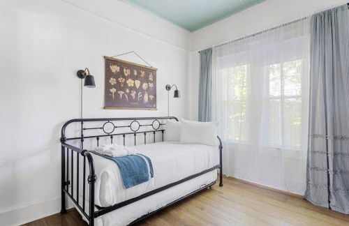 Urban Farmhouse-Sleeps 8 - Foto 42