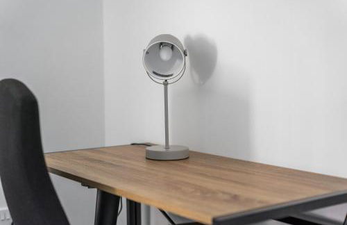 Modern 1-Bed Apartment with Parking near Heathrow - Photo 17