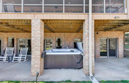 Lake Norman Retreat with Dock, Game Room and Hot Tub - Foto 34