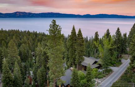 Lake View, Firepit, Game Room Remodeled Lake Tahoe Luxury Cabin by Avantstay - Foto 96