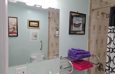 Beautiful 1BR Walkout Fenced & Gated Villa - Photo 22